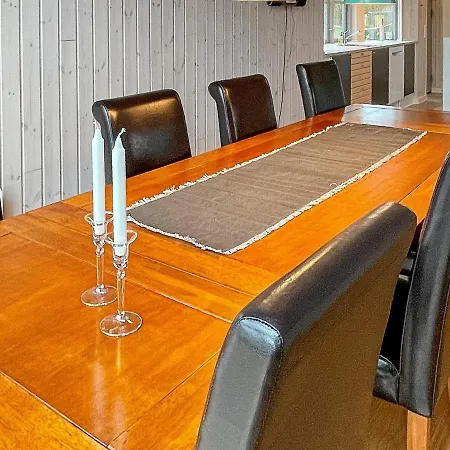 Two-bedroom Holiday In 2 * Stubbekøbing