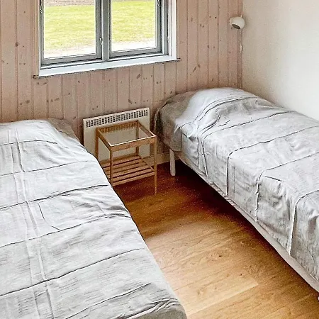 Two-bedroom Holiday In 2 *
