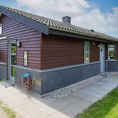 Two-bedroom Holiday In 2 Stubbekøbing