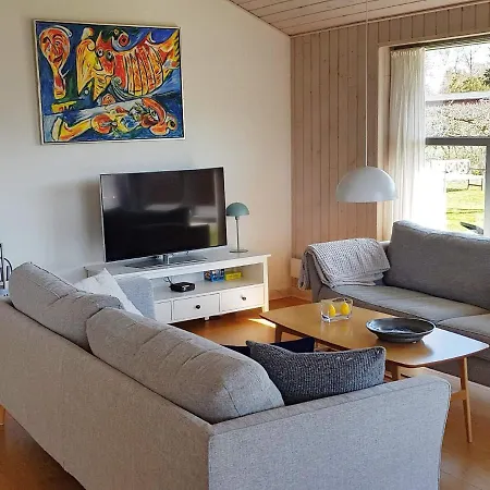 Two-bedroom Holiday In 2 Stubbekøbing
